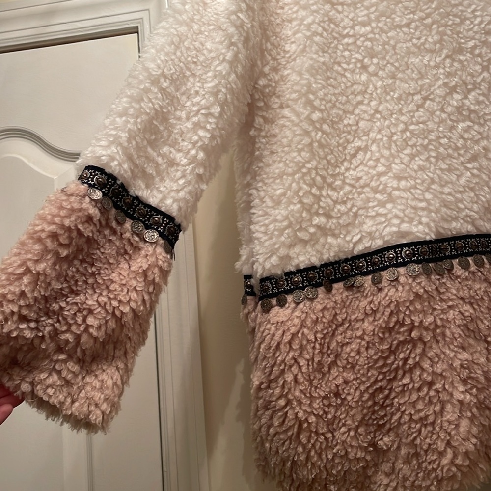 Free the Roses Fuzzy Teddy Jacket NWOT - Picture 5 of 5